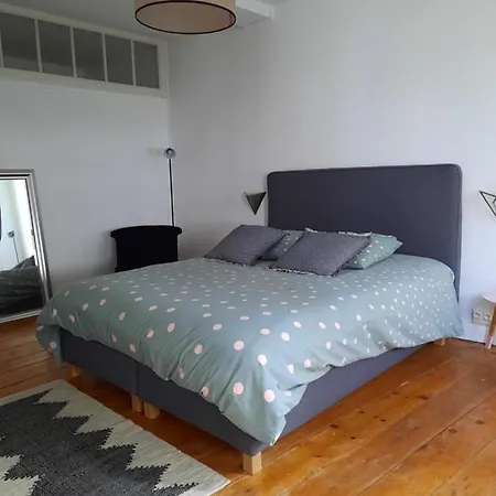 Du Pilori 1er Etage * Saint-Jean-dʼAngély